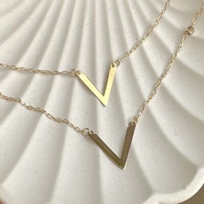 گردنبند تک دو رج طرح V